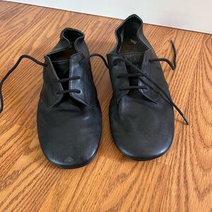 Aerosoles black flat lace up shoes